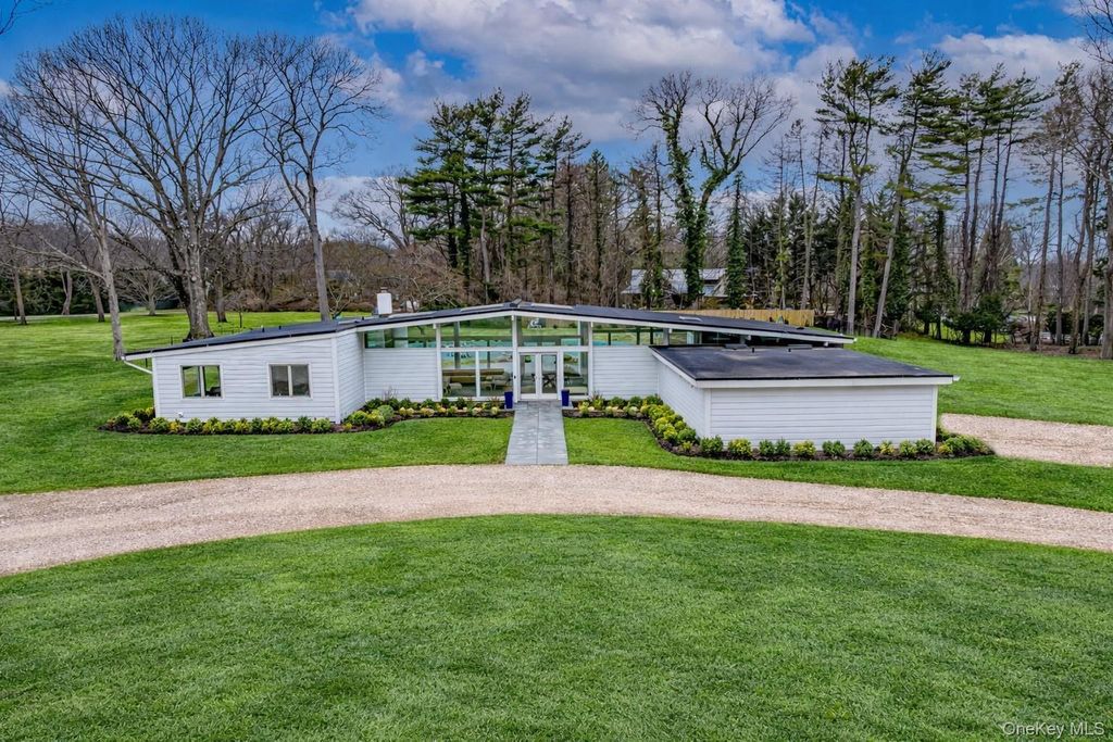 21 Lloyd Haven Drive, Lloyd Harbor, NY 11743