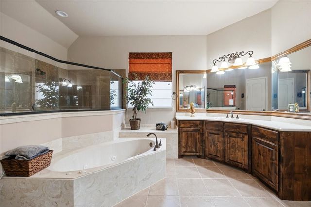 7636 La Cantera Drive, Fort Worth, TX 76108