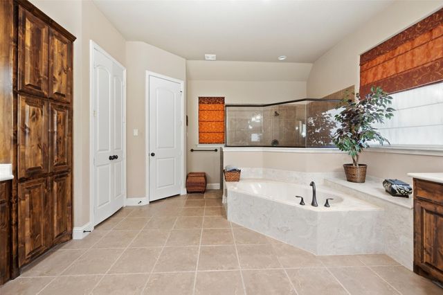 7636 La Cantera Drive, Fort Worth, TX 76108