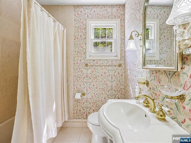 61 N Monroe Street, Ridgewood, NJ 07450