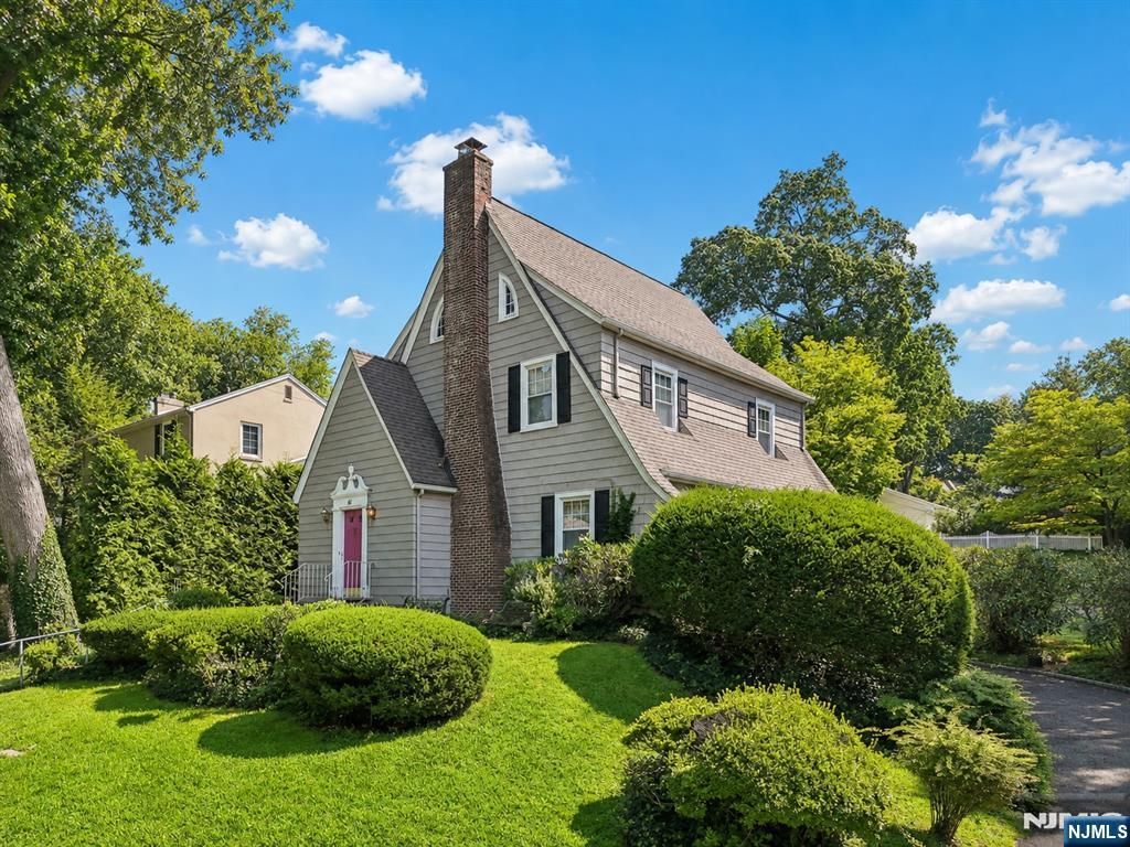61 N Monroe Street, Ridgewood, NJ 07450