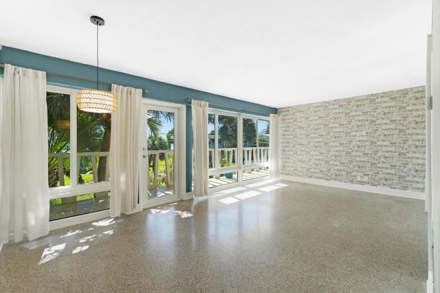 2755 NE 28th Ave C2, Lighthouse Point, FL 33064