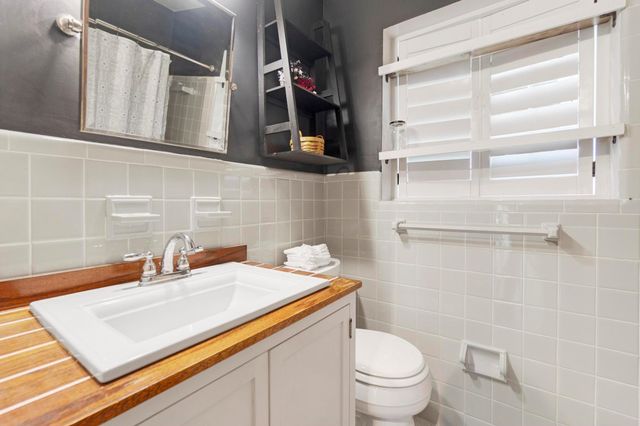 2755 NE 28th Ave C2, Lighthouse Point, FL 33064