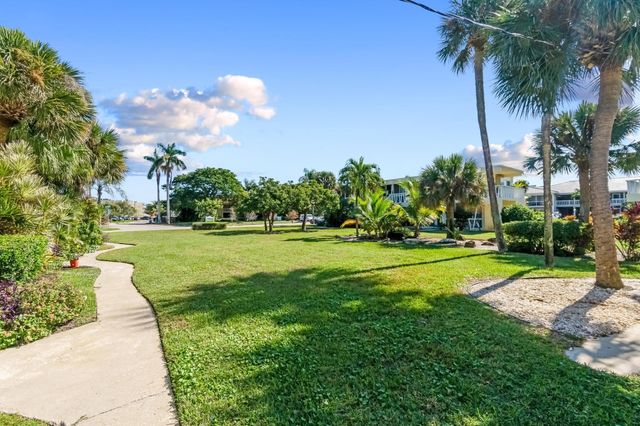 2755 NE 28th Ave C2, Lighthouse Point, FL 33064