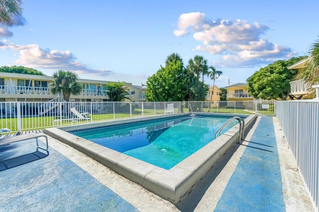 2755 NE 28th Ave C2, Lighthouse Point, FL 33064