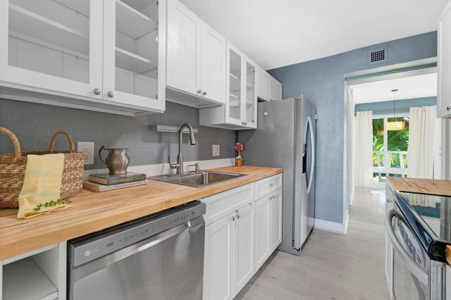 2755 NE 28th Ave C2, Lighthouse Point, FL 33064