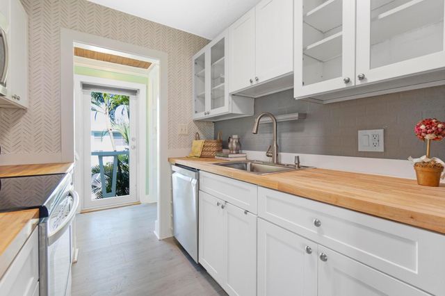 2755 NE 28th Ave C2, Lighthouse Point, FL 33064