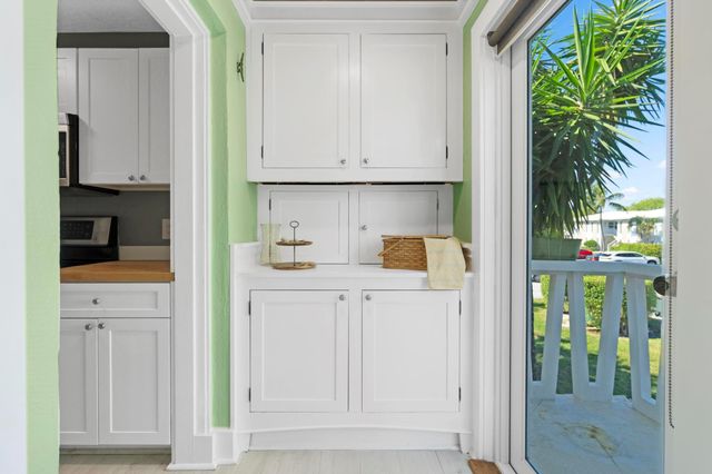 2755 NE 28th Ave C2, Lighthouse Point, FL 33064