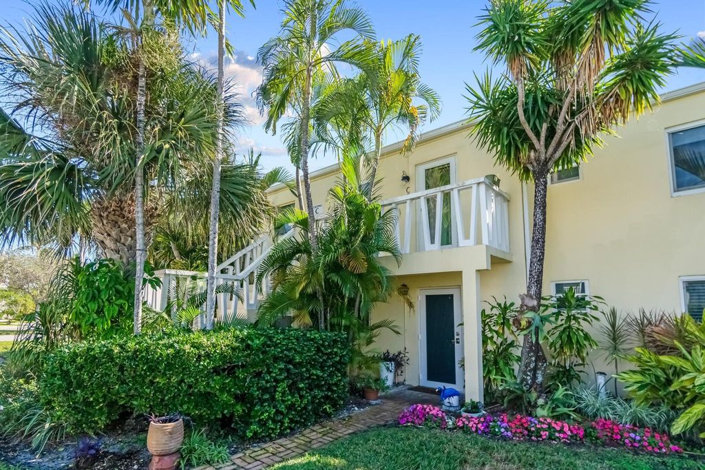 2755 NE 28th Ave C2, Lighthouse Point, FL 33064