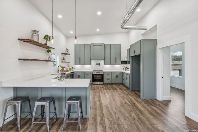 300 County Road 5781, Castroville, TX 78009