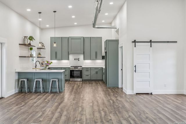 300 County Road 5781, Castroville, TX 78009