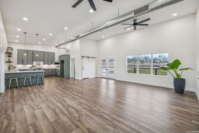 300 County Road 5781, Castroville, TX 78009