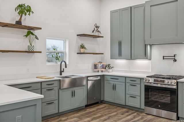 300 County Road 5781, Castroville, TX 78009