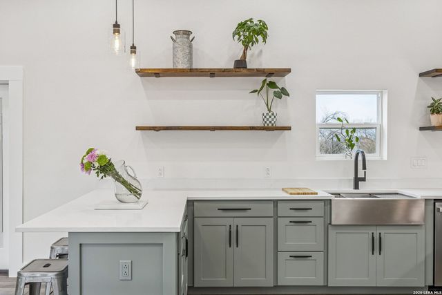 300 County Road 5781, Castroville, TX 78009