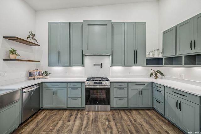 300 County Road 5781, Castroville, TX 78009