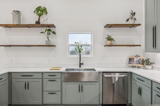 300 County Road 5781, Castroville, TX 78009