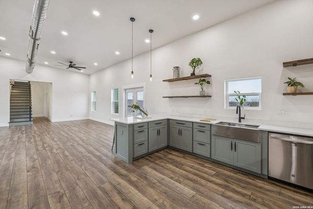 300 County Road 5781, Castroville, TX 78009