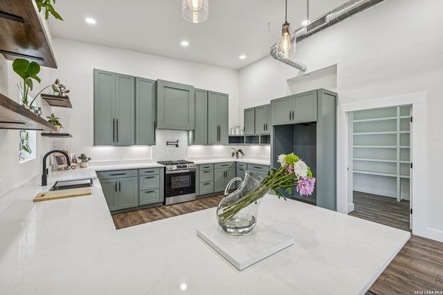 300 County Road 5781, Castroville, TX 78009