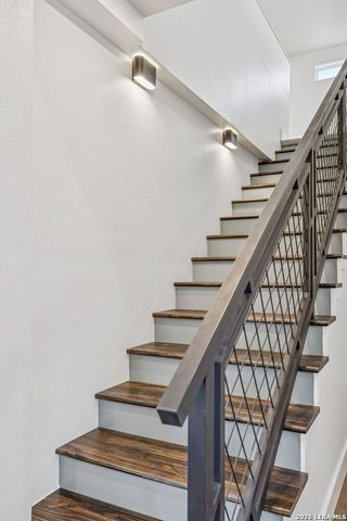 300 County Road 5781, Castroville, TX 78009