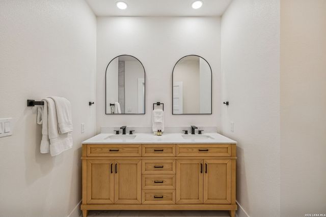 300 County Road 5781, Castroville, TX 78009