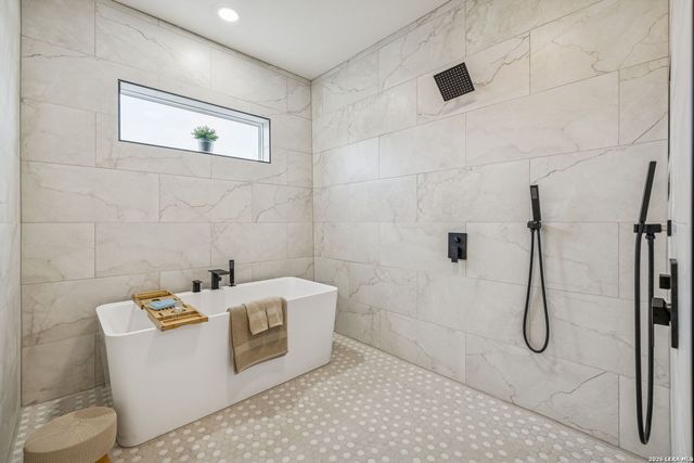 300 County Road 5781, Castroville, TX 78009