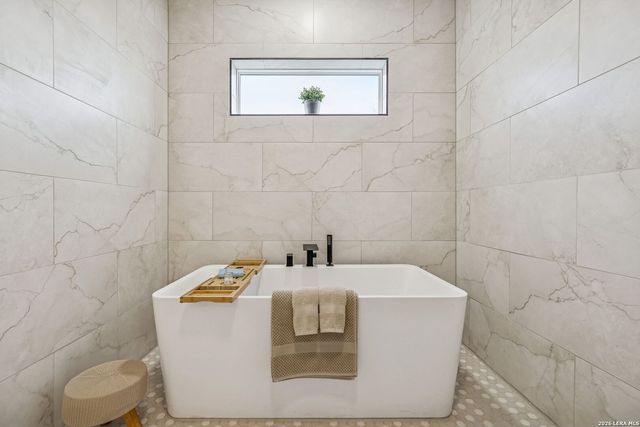 300 County Road 5781, Castroville, TX 78009