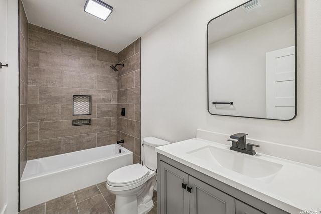 300 County Road 5781, Castroville, TX 78009