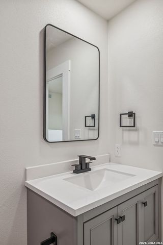 300 County Road 5781, Castroville, TX 78009