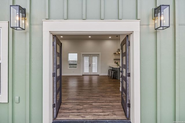 300 County Road 5781, Castroville, TX 78009