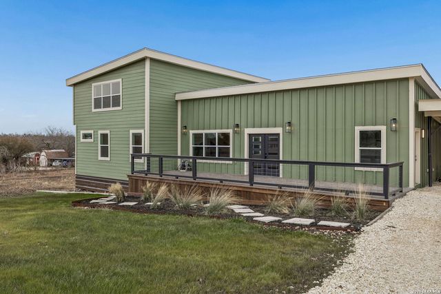 300 County Road 5781, Castroville, TX 78009