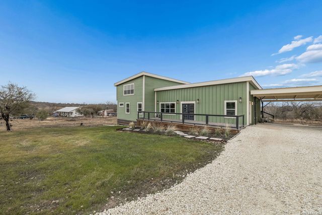 300 County Road 5781, Castroville, TX 78009