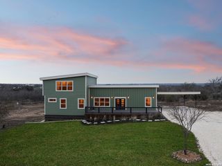 300 County Road 5781, Castroville, TX 78009