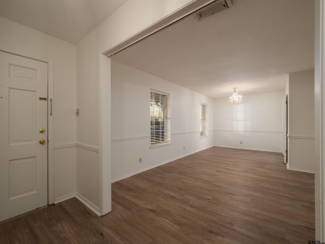 501 Winchester Dr, Tyler, TX 75701
