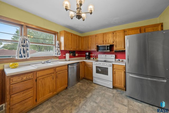 1444 S Bahnson Ave Avenue, Sioux Falls, SD 57103