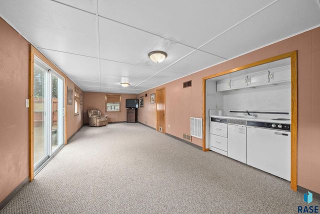 1444 S Bahnson Ave Avenue, Sioux Falls, SD 57103