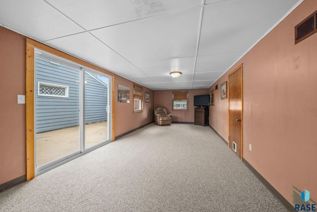 1444 S Bahnson Ave Avenue, Sioux Falls, SD 57103