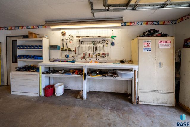 1444 S Bahnson Ave Avenue, Sioux Falls, SD 57103