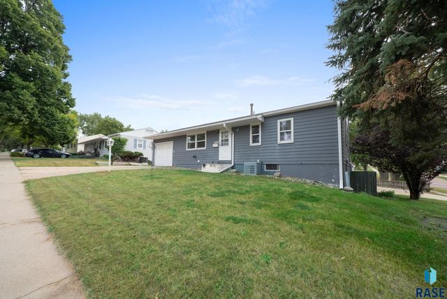 1444 S Bahnson Ave Avenue, Sioux Falls, SD 57103
