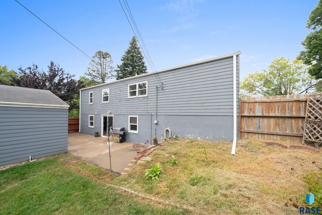 1444 S Bahnson Ave Avenue, Sioux Falls, SD 57103