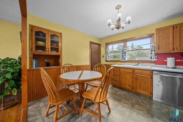 1444 S Bahnson Ave Avenue, Sioux Falls, SD 57103