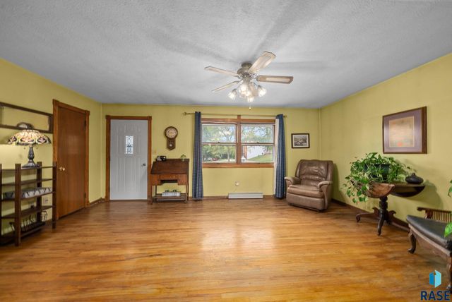 1444 S Bahnson Ave Avenue, Sioux Falls, SD 57103