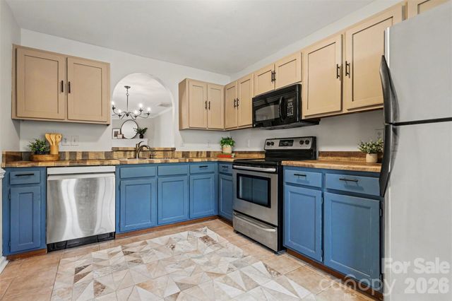 8217 Pineville Matthews Road H, Charlotte, NC 28226