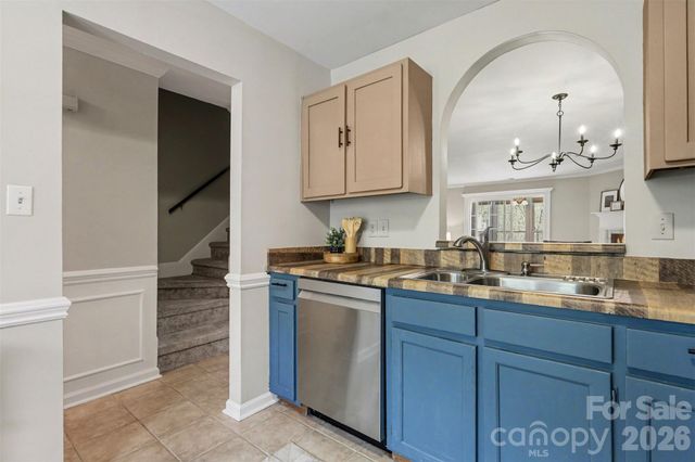 8217 Pineville Matthews Road H, Charlotte, NC 28226