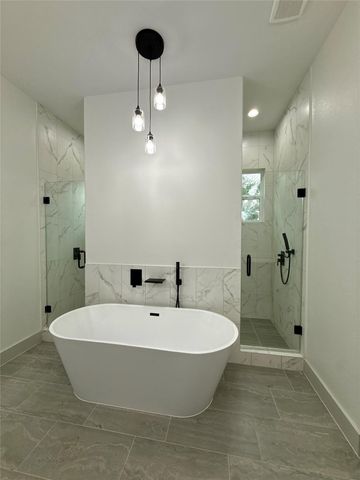 931 Buffalo Trail, Angleton, TX 77515