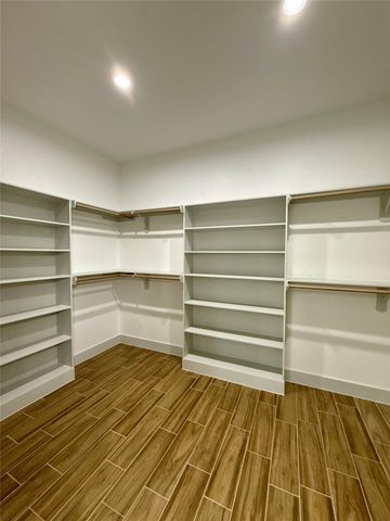 931 Buffalo Trail, Angleton, TX 77515