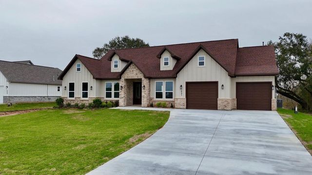931 Buffalo Trail, Angleton, TX 77515