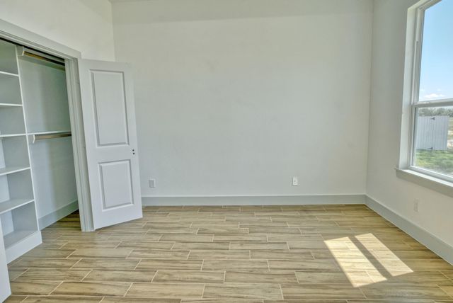 931 Buffalo Trail, Angleton, TX 77515