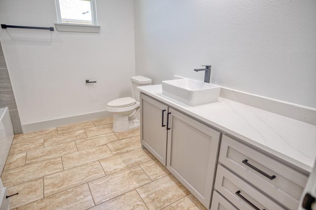 931 Buffalo Trail, Angleton, TX 77515