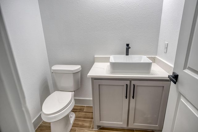 931 Buffalo Trail, Angleton, TX 77515