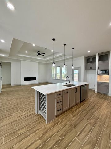 931 Buffalo Trail, Angleton, TX 77515